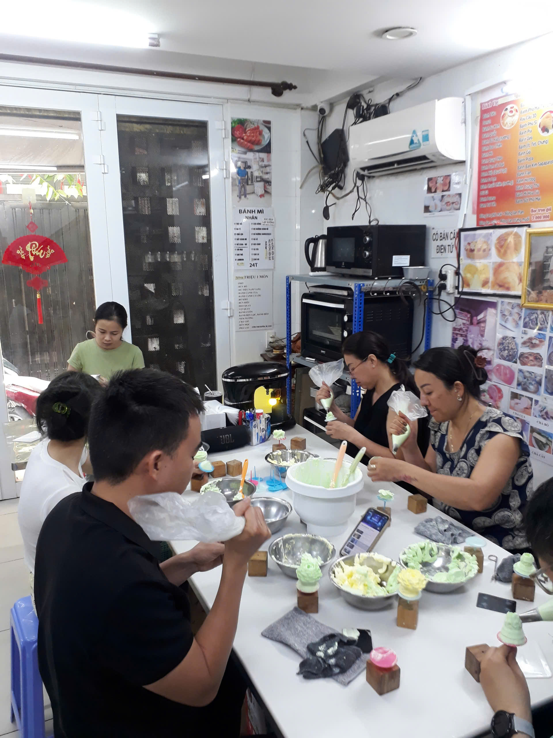Lớp học làm bánh kem 3 - 5 người