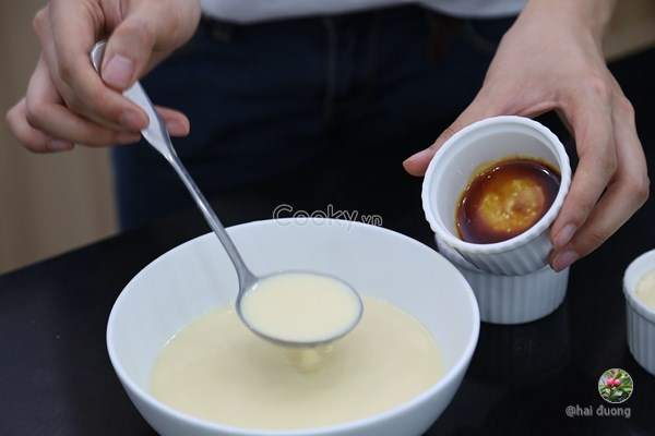 3 bước đơn giản làm bánh Flan từ lò vi sóng. Hình ảnh 12