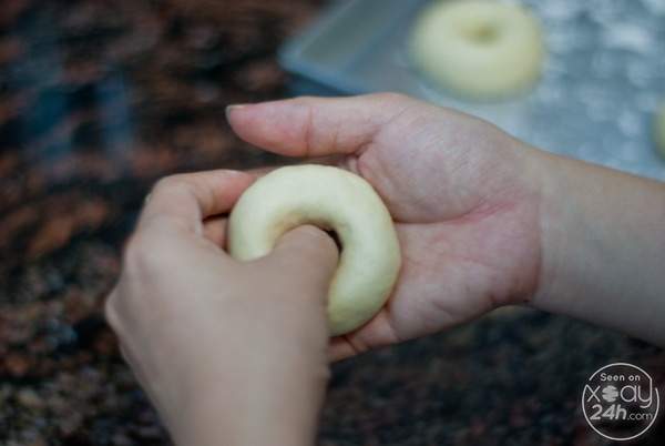 Cách Làm Bánh Doughnut Phủ Đường Đơn Giản Tại Nhà. Hình ảnh 10