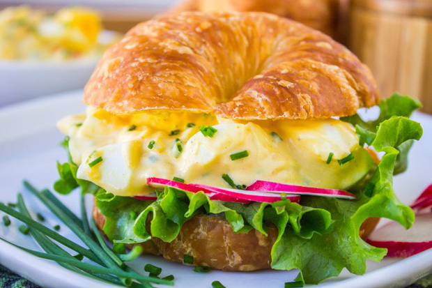 sandwich salat trứng hình 6
