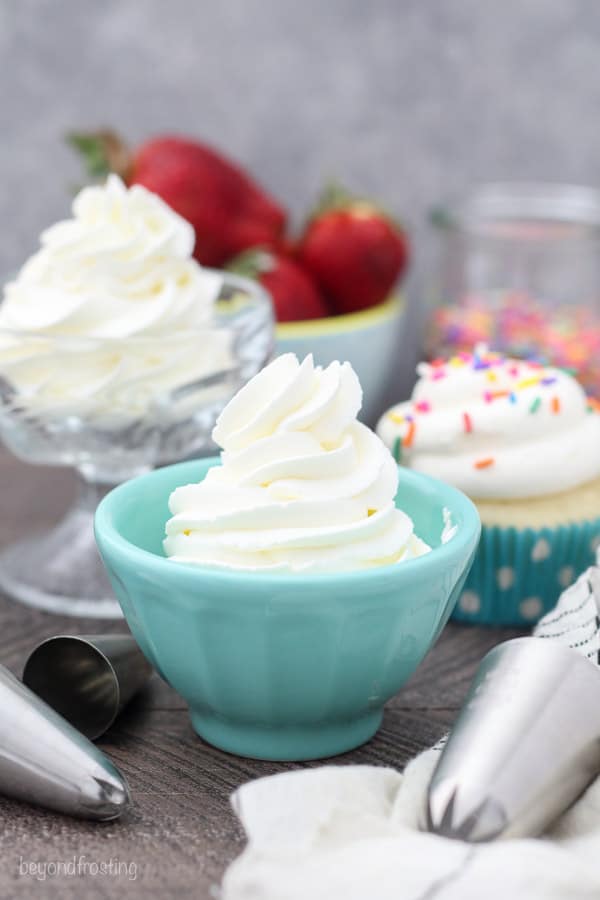 Phân biệt whipping cream và topping cream