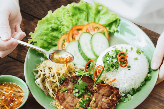 BÍ QUYẾT MỞ TIỆM CƠM TẤM SƯỜN BÌ CHẢ ĐÔNG KHÁCH – KHÓA HỌC TRUYỀN NGHỀ CHUYÊN NGHIỆP