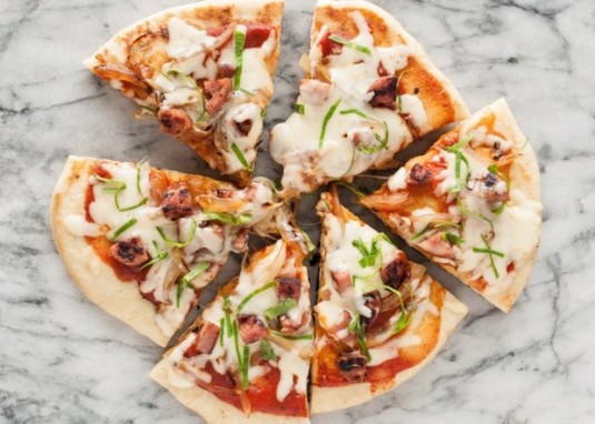 Cách làm pizza bánh mì bằng chảo chống dính